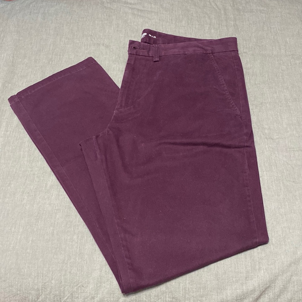 Old Navy ultimate slim Chino. Size 38/32. Color purple.